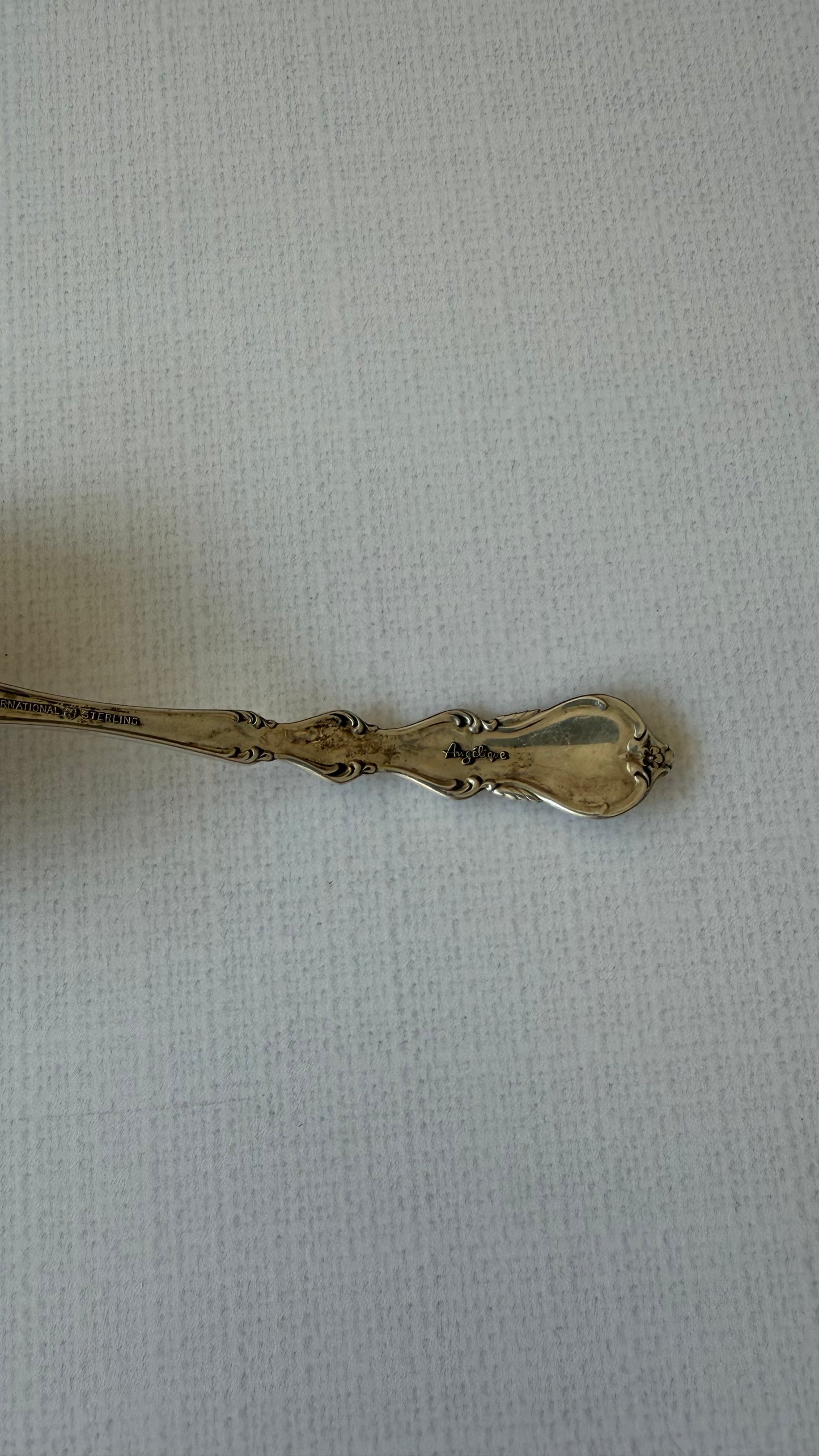 Gravy ladle with shell bowl