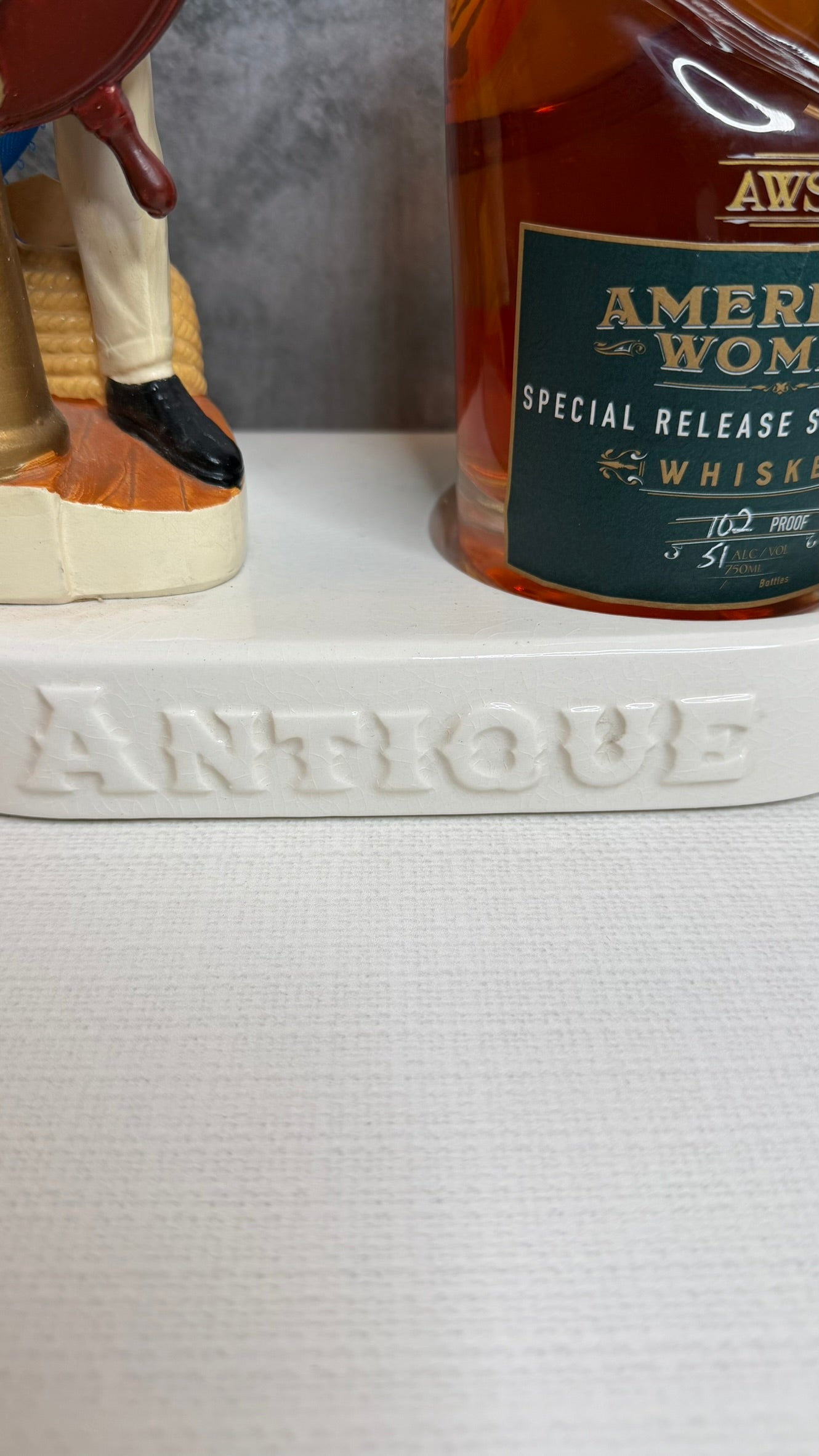 Chicago Bourbon Co. bottle holder