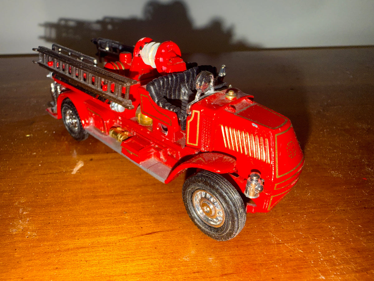 Matchbox Models of Yesteryear Fire Engine Diecast Mack AC Truck