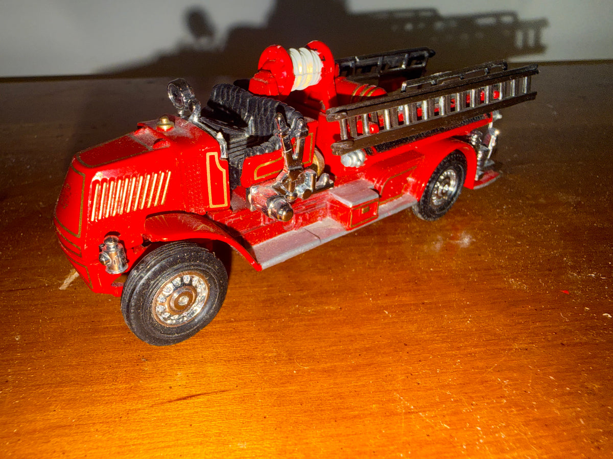 Matchbox Models of Yesteryear Fire Engine Diecast Mack AC Truck