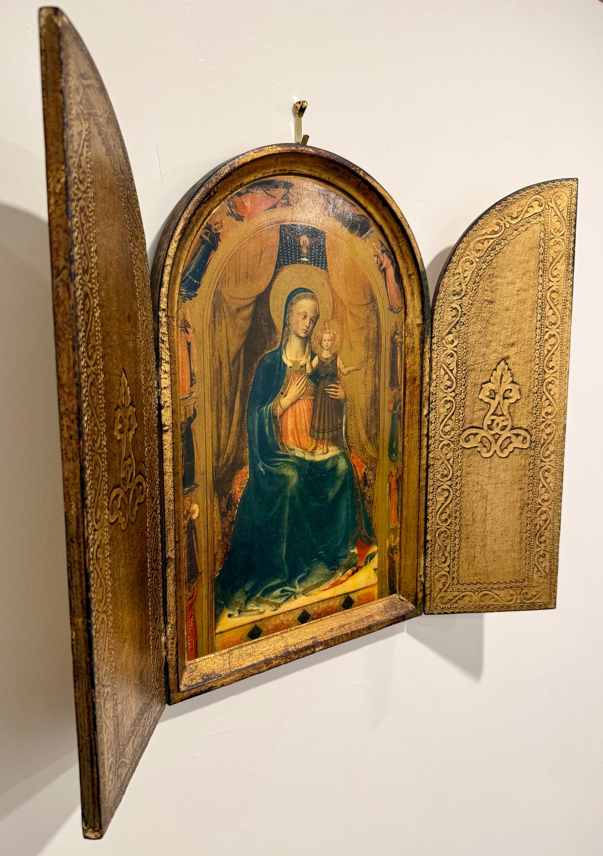 Vintage Florentine Gold Gilt Wooden Triptych – Fra Angelico Madonna and Child Altar Shrine