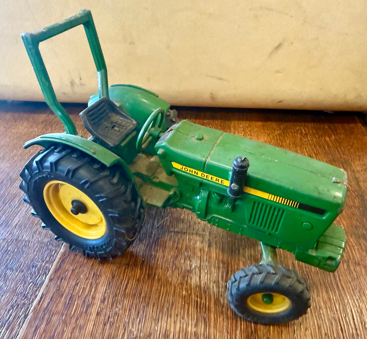 Vintage ERTL John Deere 950 Compact Utility Tractor 1/16 Scale Die-Cast Toy Replica