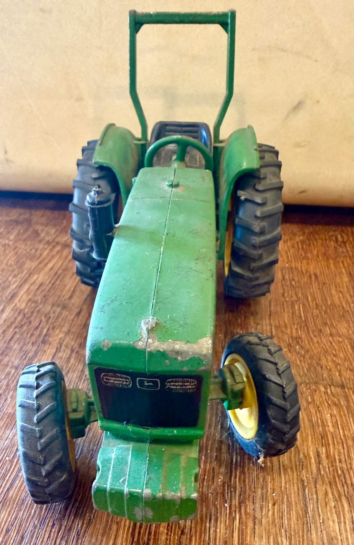 Vintage ERTL John Deere 950 Compact Utility Tractor 1/16 Scale Die-Cast Toy Replica
