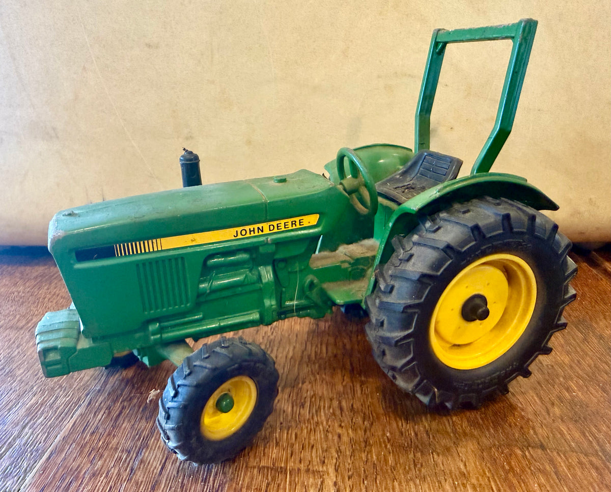 Vintage ERTL John Deere 950 Compact Utility Tractor 1/16 Scale Die-Cast Toy Replica