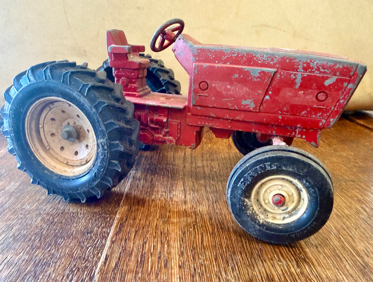 Vintage ERTL International Harvester 1/16 Scale Die-Cast Toy Tractor
