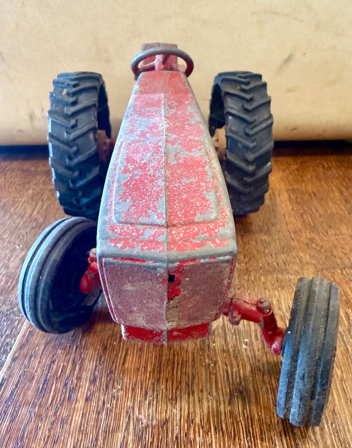 Vintage ERTL International Harvester 1/16 Scale Die-Cast Toy Tractor