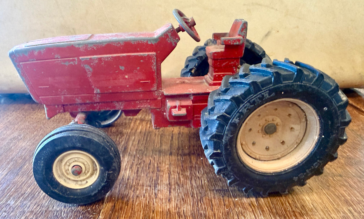 Vintage ERTL International Harvester 1/16 Scale Die-Cast Toy Tractor