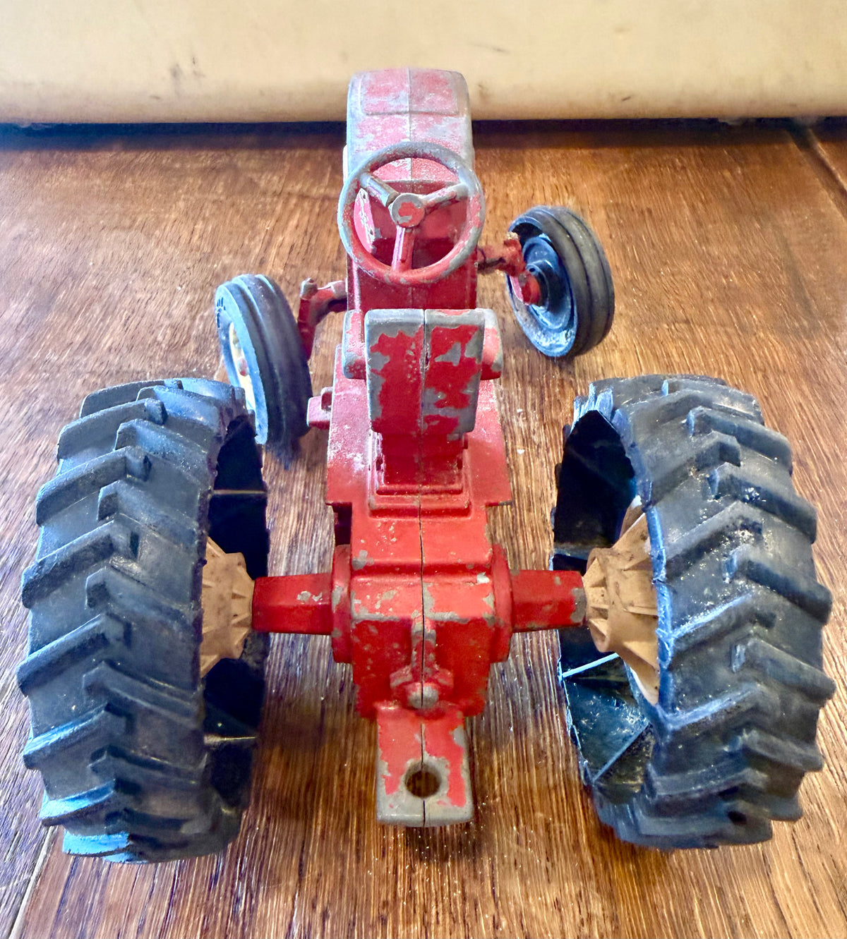 Vintage ERTL International Harvester 1/16 Scale Die-Cast Toy Tractor