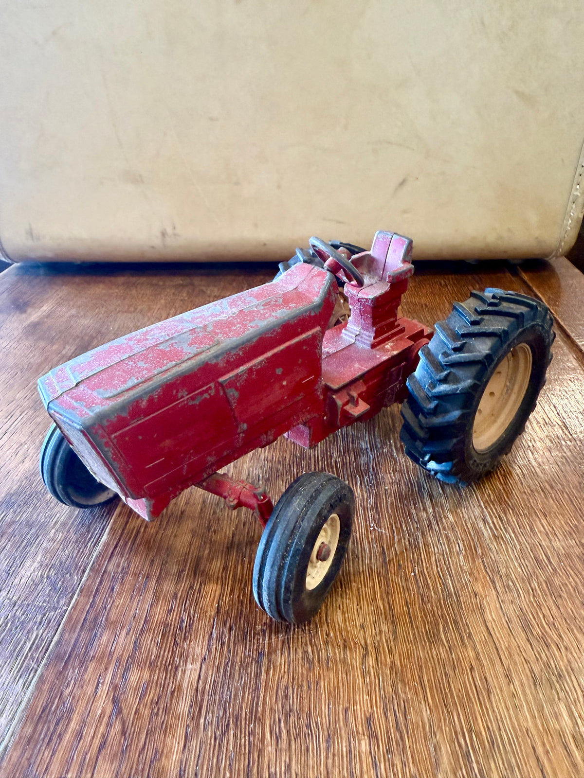 Vintage ERTL International Harvester 1/16 Scale Die-Cast Toy Tractor