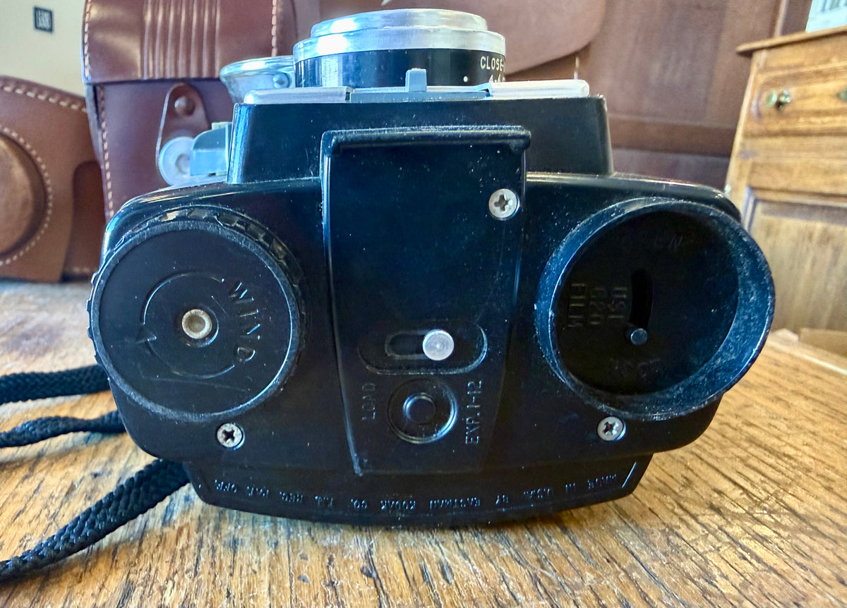 Vintage 1960s Kodak Brownie Flashmite 20 Camera with Integrated Flash Reflector Dish