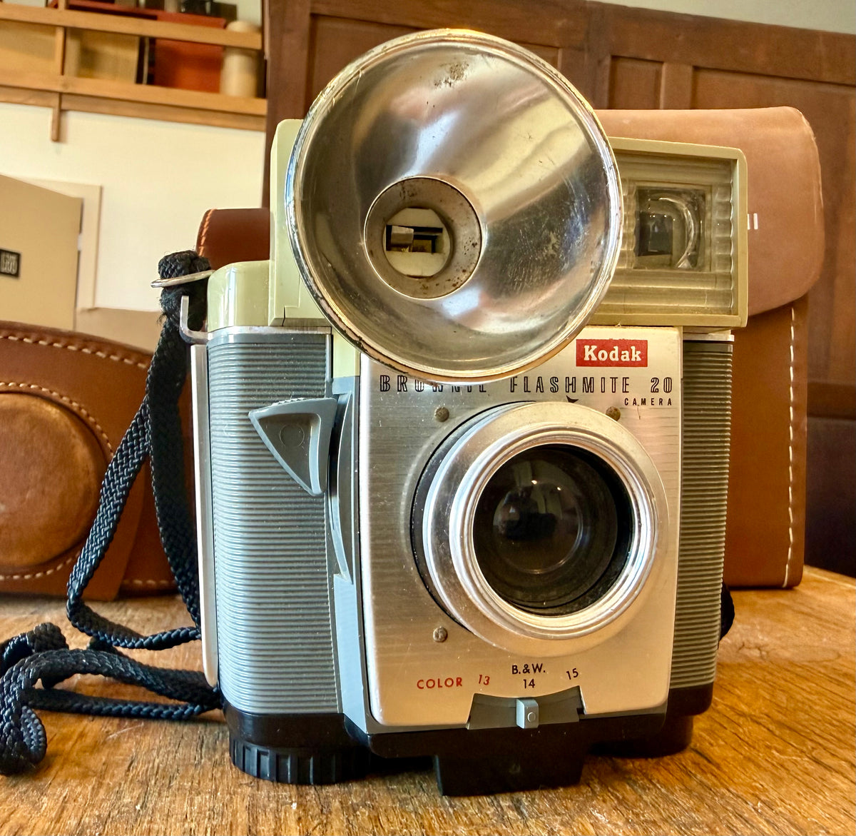 Vintage 1960s Kodak Brownie Flashmite 20 Camera with Integrated Flash Reflector Dish