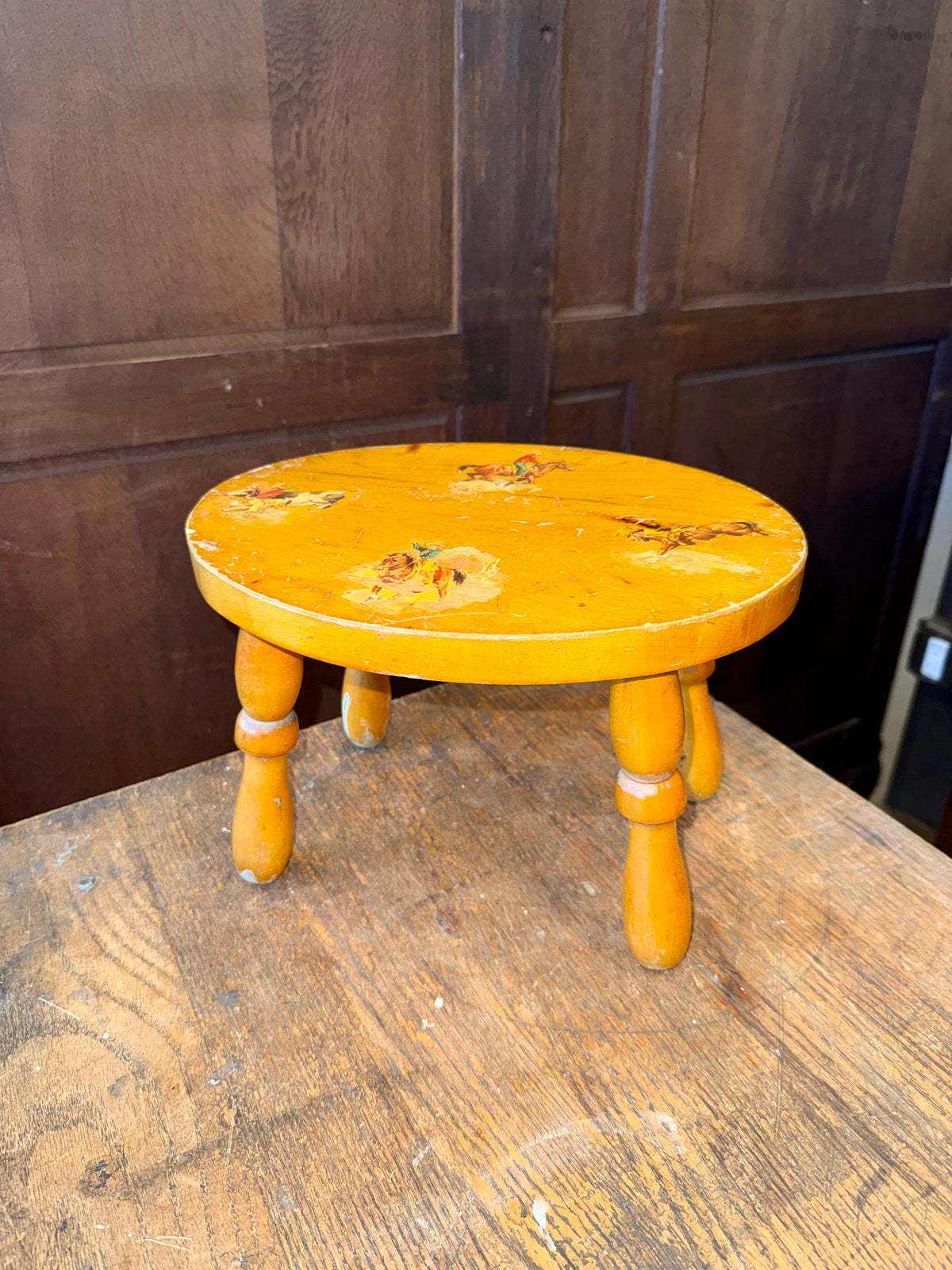 • Vintage Western Cowboy Painted Wooden Footstool – Rustic Farmhouse Accent Riser & Plant Stand
