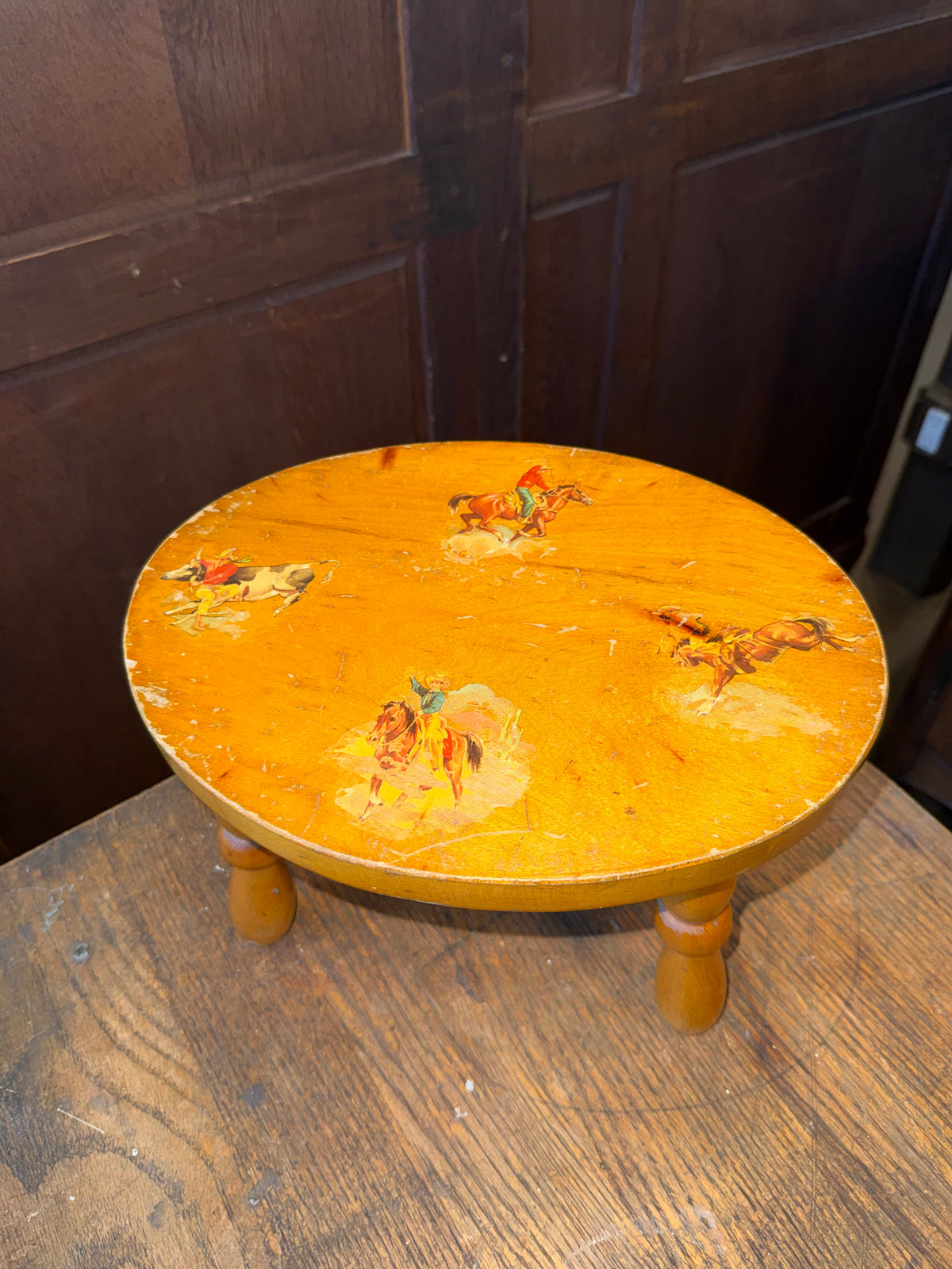 • Vintage Western Cowboy Painted Wooden Footstool – Rustic Farmhouse Accent Riser & Plant Stand