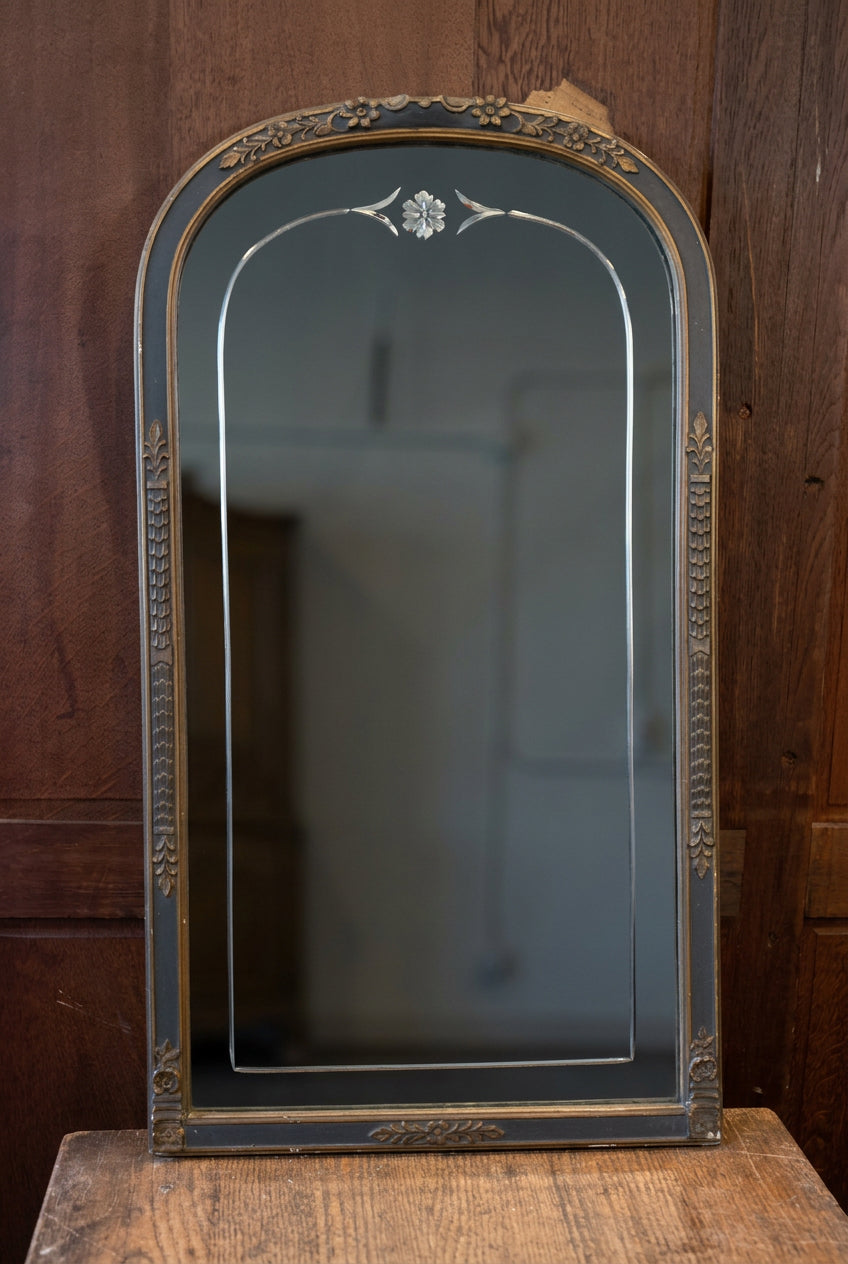 Antique 1920s Art Deco Arched Wall Mirror – Ebonized Black & Gold Gesso Frame with Wheel-Etched Floral Glass Accent